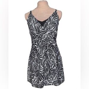 NWT Lands’ End swim dress. Wmns Sz med